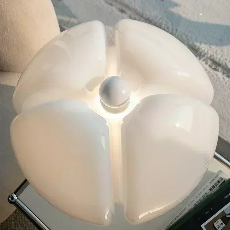 SkandiShop Art Deco White Petal Table Lamp Bedside Office Table Study Desk Lamp Living Room Bedroom Floor Lamp for Home and Decoration